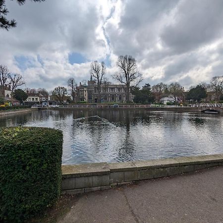 Fantastic 3-Bedroom House In London Morden  Kültér fotó