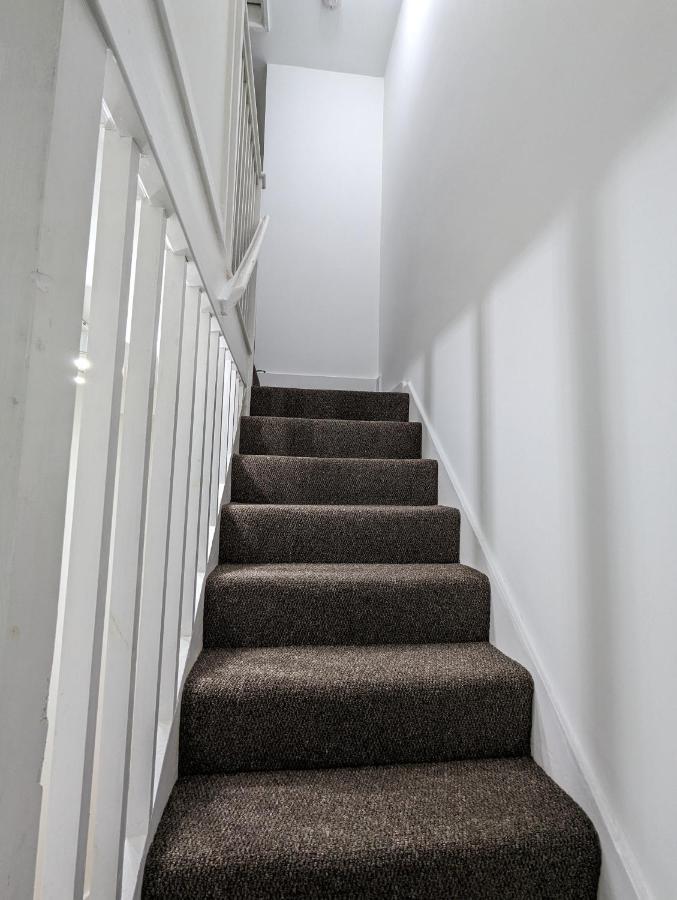 Fantastic 3-Bedroom House In London Morden  Kültér fotó