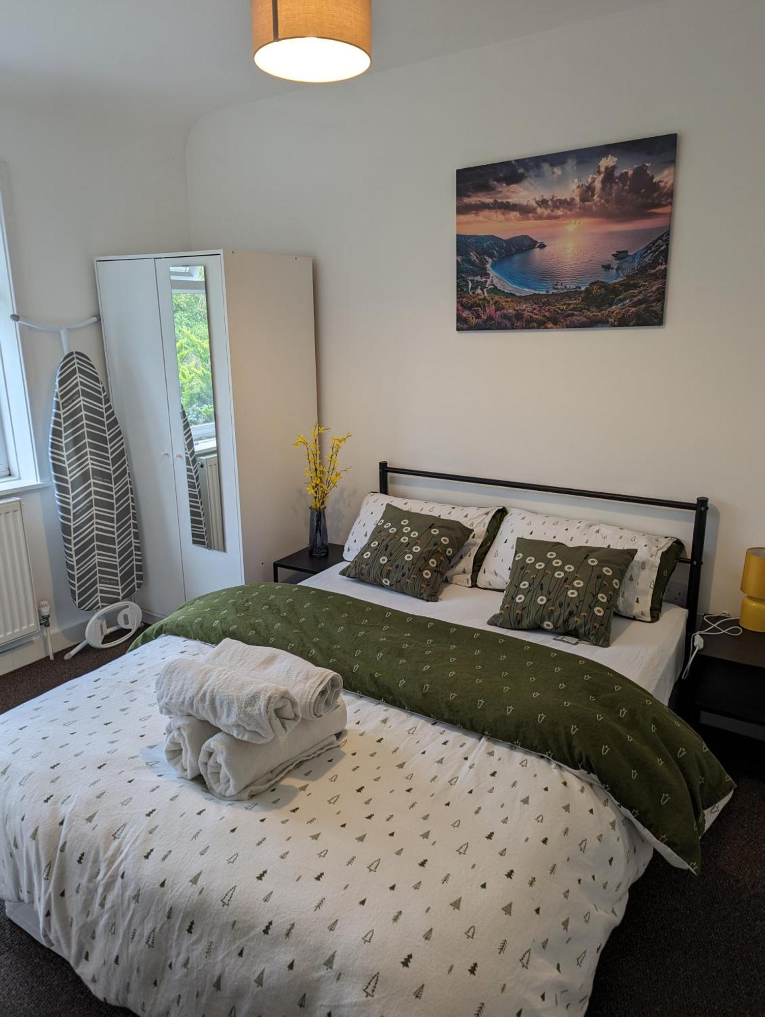 Fantastic 3-Bedroom House In London Morden  Kültér fotó